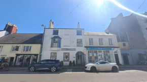 Grade 2 Listed Spacious Town House in Beaumaris Pass the keys